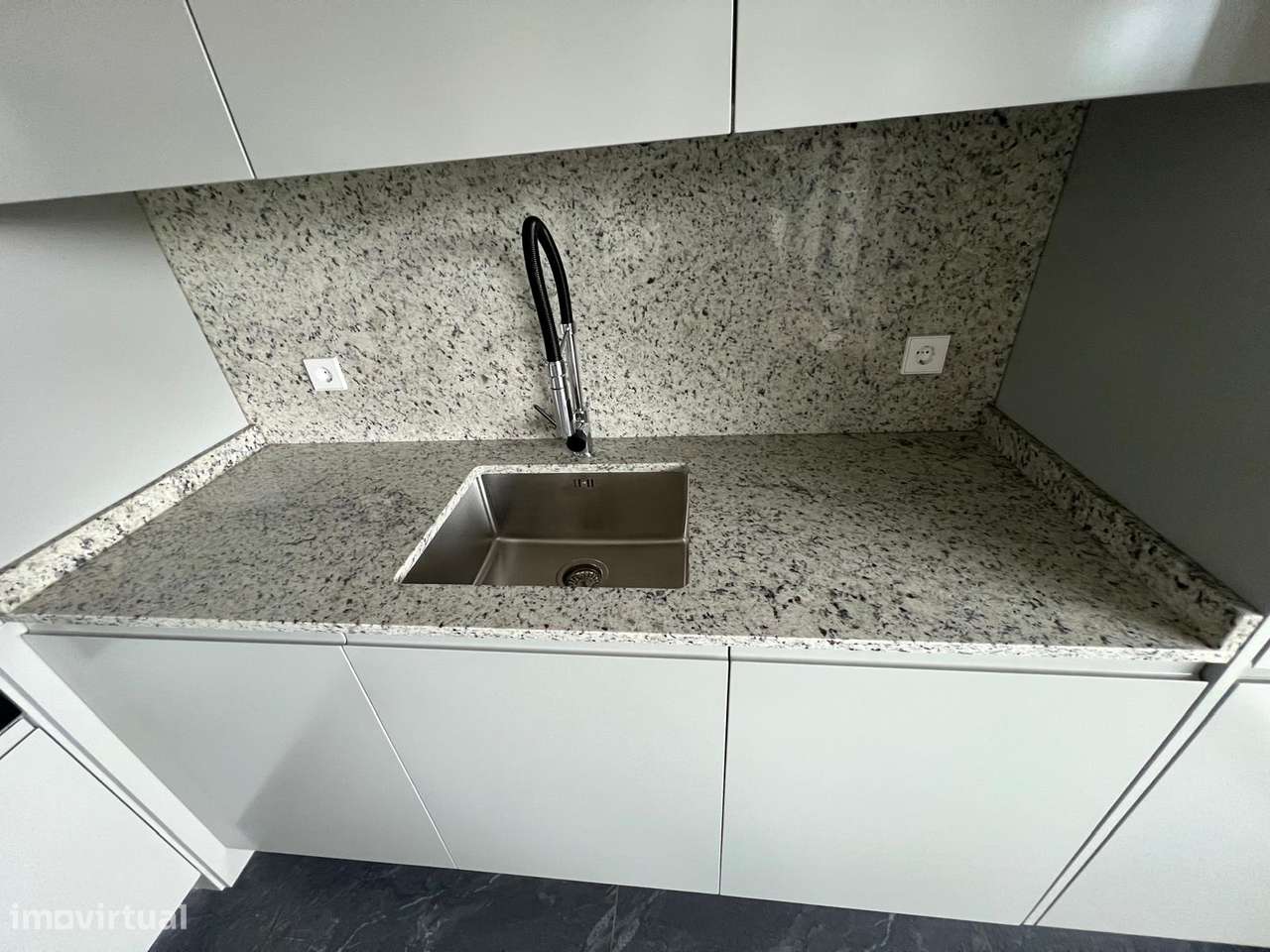 T2 Fabuloso Gaia Av.  República Metro S.  Ovídio Lugar  Garagem  Duplo-4