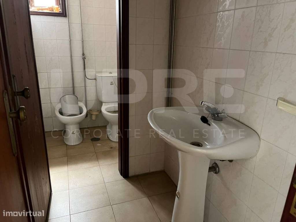 Armazém para oficina automóvel/Serviços | VENDE/ARRENDA | Arrifana ... - Grande imagem: 5/17