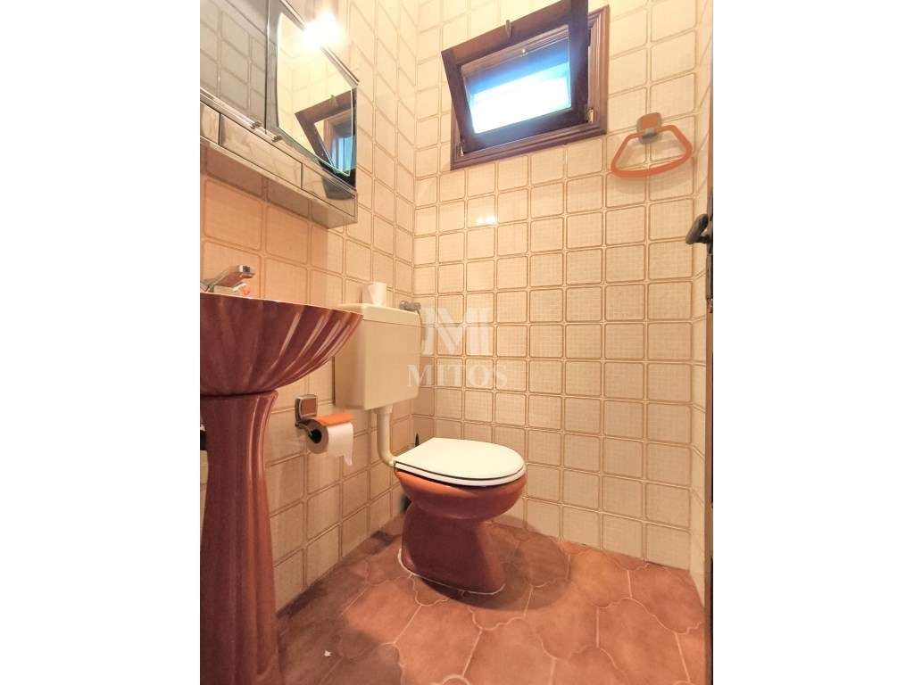 Moradia isolada com jardim e piscina - Alvarães-18