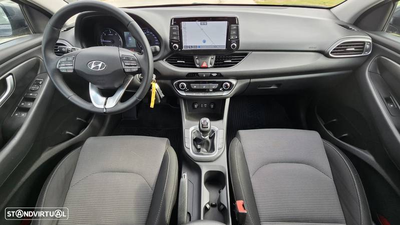 Hyundai i30 SW 1.6 CRDi Comfort+Navi - 16