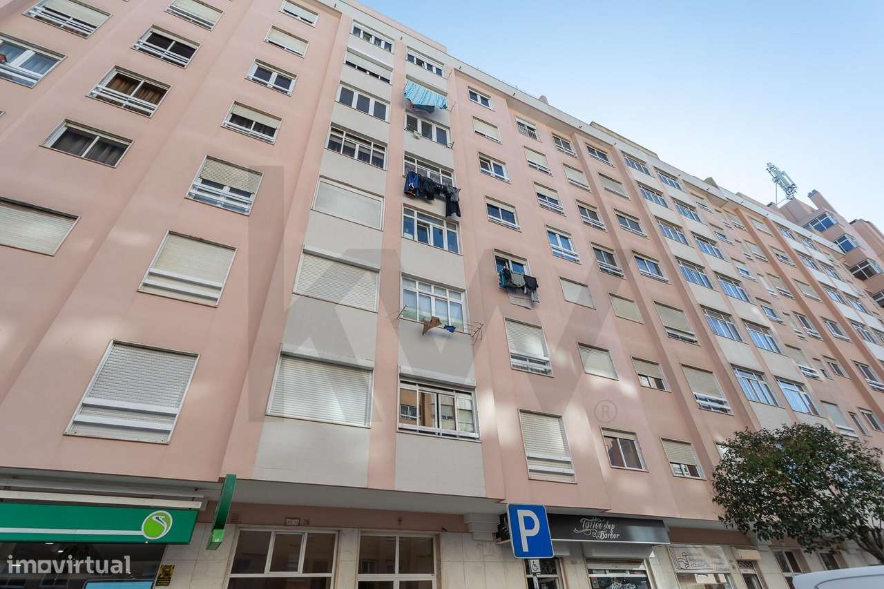 O Seu Novo Refúgio na Avenida de Fitares : T2 renovado e cheio de sol-35