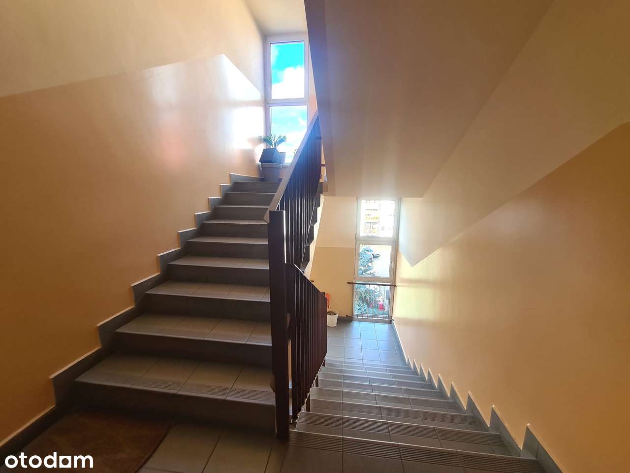 Bronowice - widokowe z balkonem i komórką lokatorską. Teren ogrodzony-6