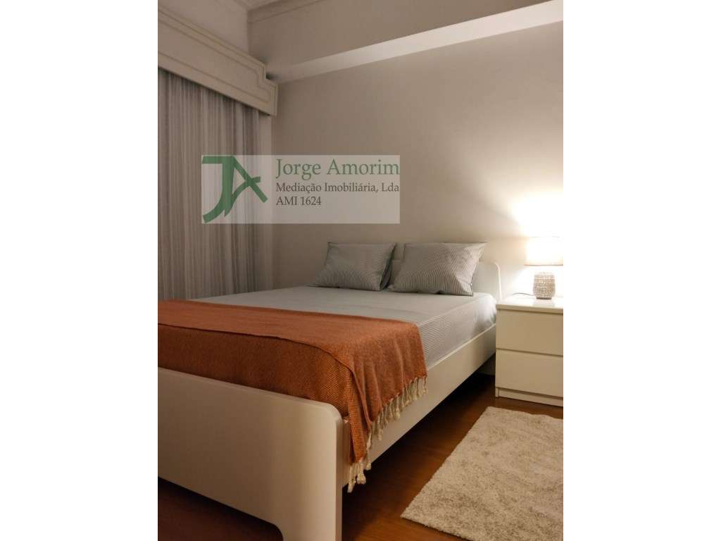 Arrenda-se T1 luminoso e acolhedor a 200 metros da Rua da Constitui... - Grande imagem: 3/13