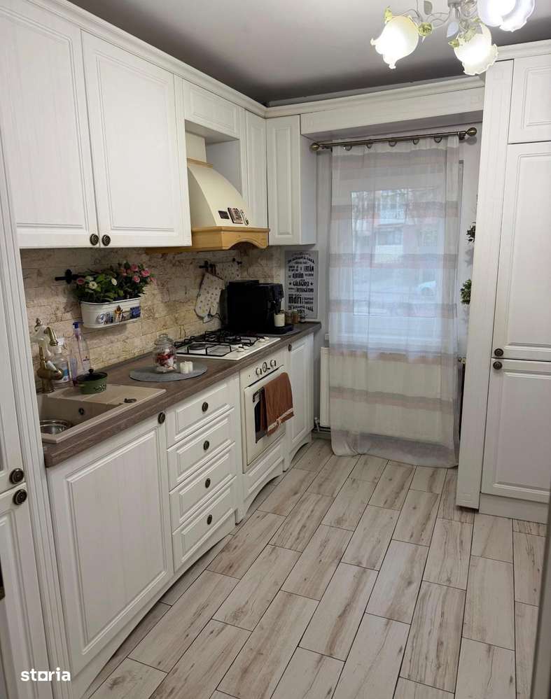 Apartament Cornitoiu p/4 cu balcon,centrala, mobilat - Imagine principală: 4/9