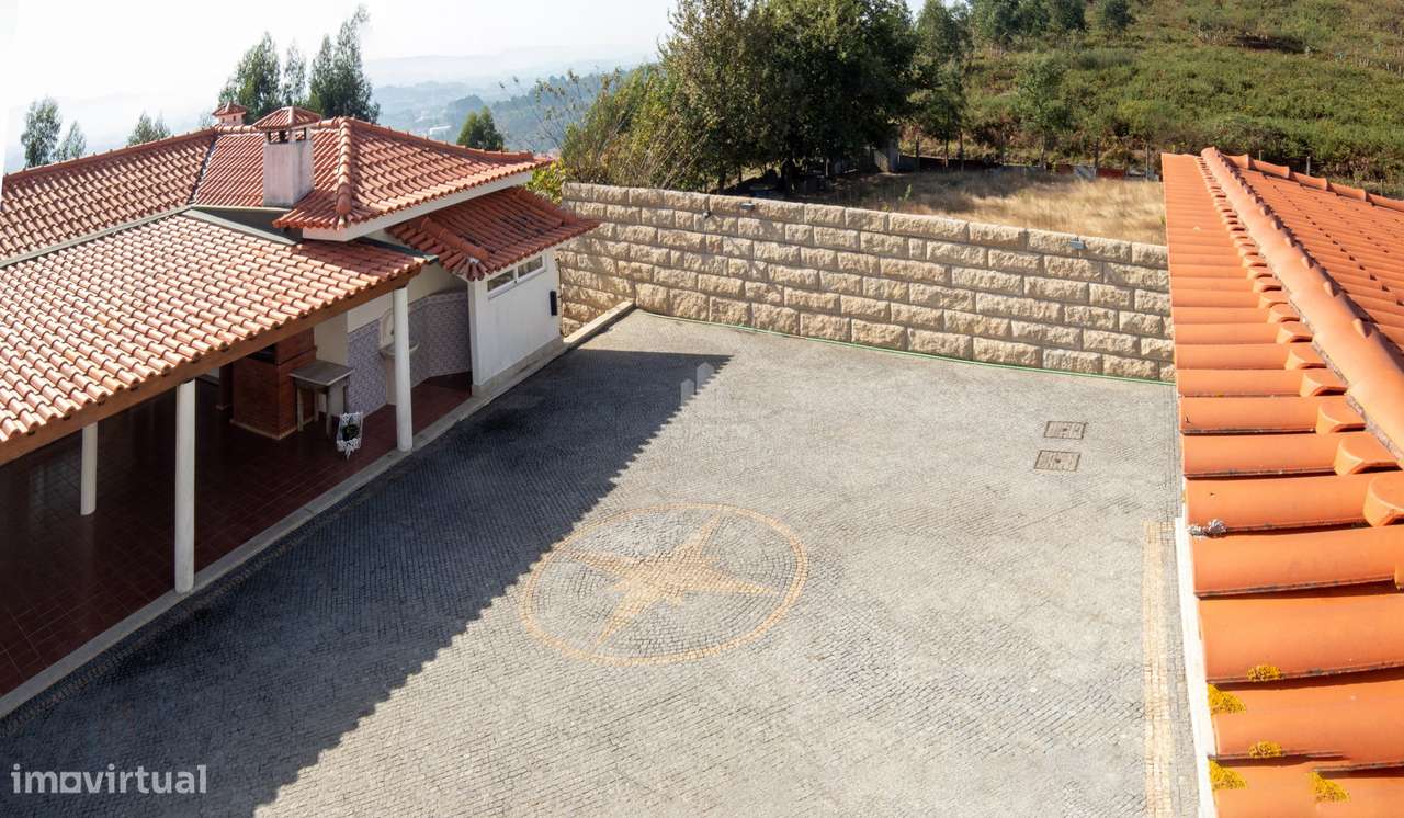 Moradia T6 Exclusiva com terreno de cerca 4.000 m² e Piscina Privada e-43