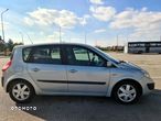 Renault Scenic 1.9 dCi Luxe Privilege - 32