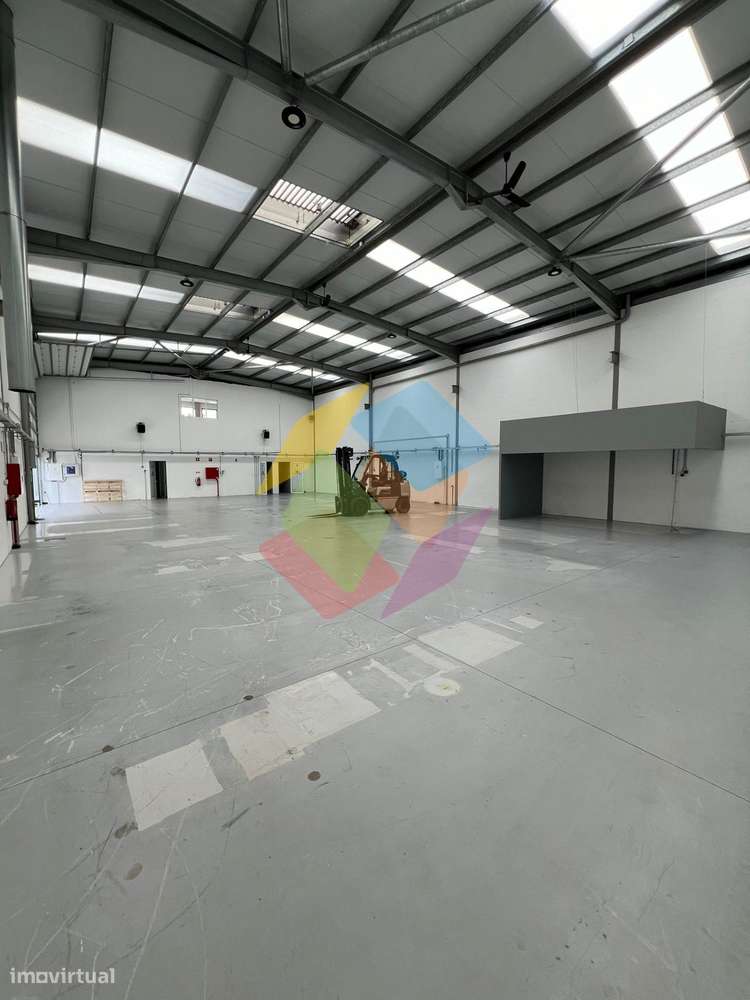 Pavilhão Empresarial Pronto a Utilizar – Fiães!-21