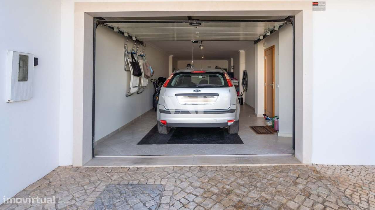 Moradia V3+2 em Condomínio Fechado com Vista Mar em Vilamoura-25