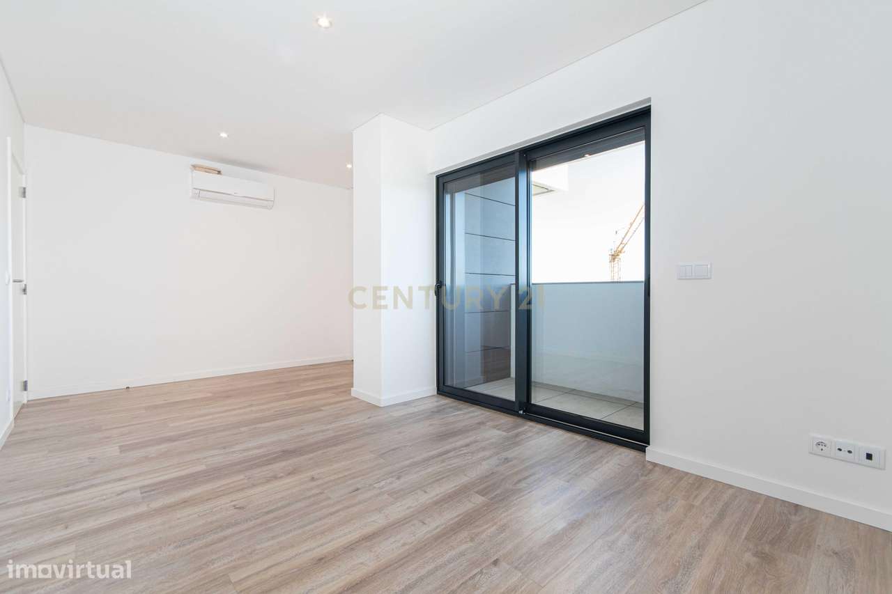 Penthouse T5 de luxo com vista rio – Carnaxide-25