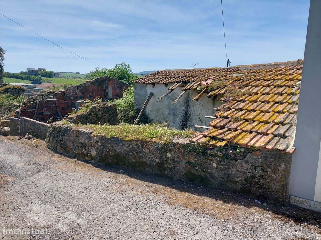 Terreno com Ruina e Projeto em curso para Moradia T2 Geminada , no...-12