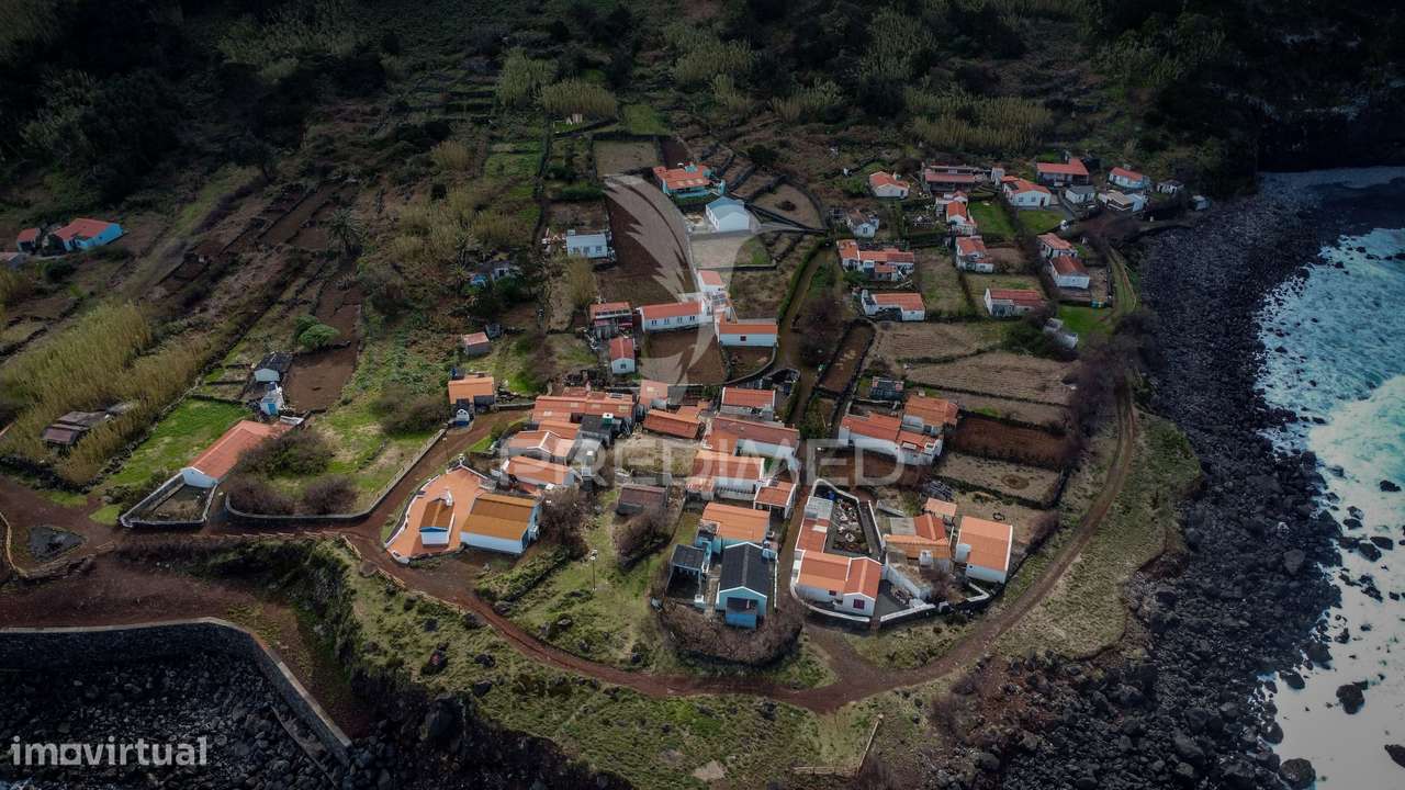 Terreno com Ruína e Viabilidade de Construção na Fajã João Dias – A... - Grande imagem: 5/8
