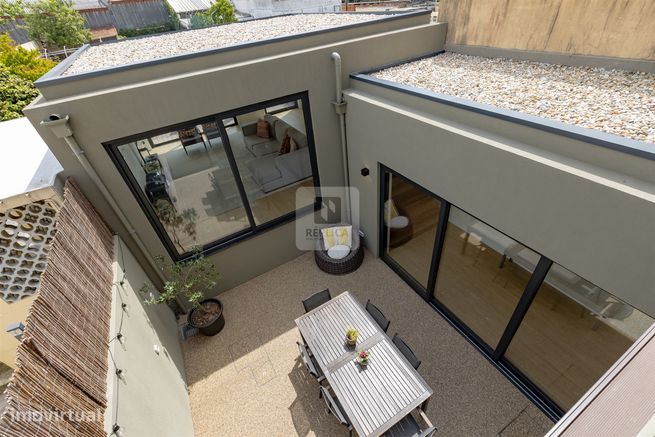 Moradia T3, com jardim e piscina-49