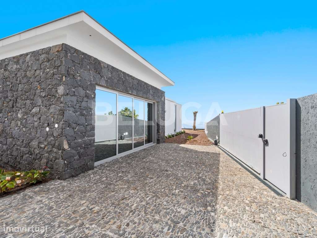 MORADIA T3+1 MINIMALISTA || ESTREITO DA CALHETA-15