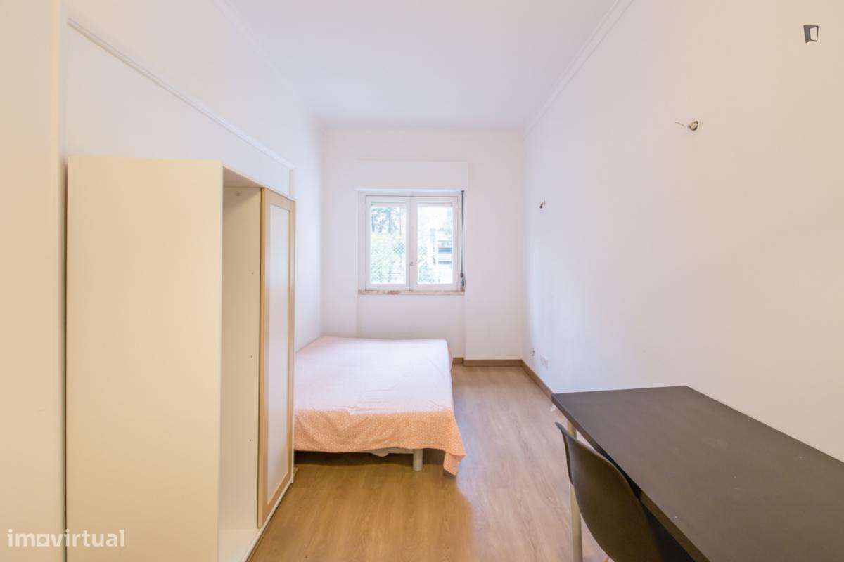 Quarto - localizado em Benfica Lisbon - Grande imagem: 4/10