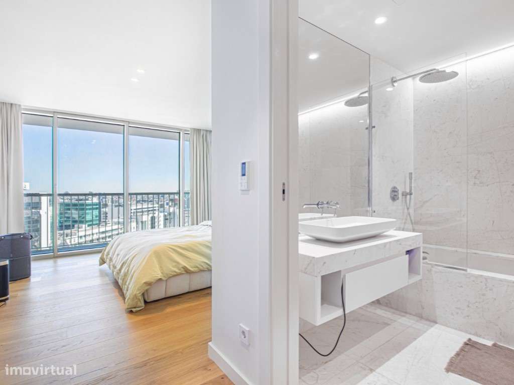 Apartamento T2 com varanda, estacionamento no Condomínio Infinity-21