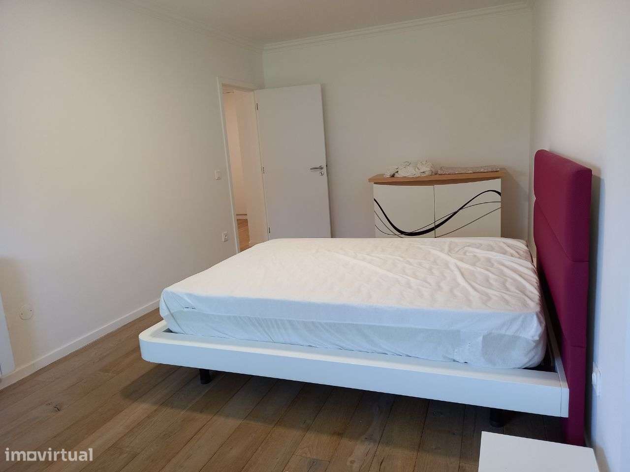 Moradia com 4 suítes, piscina e casa de hóspedes-12