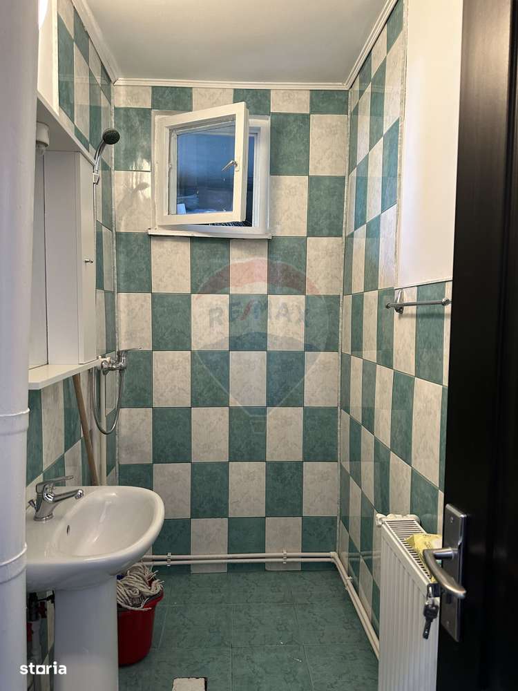 Apartament cu 4 camere de vânzare Roman central - Imagine principală: 5/9