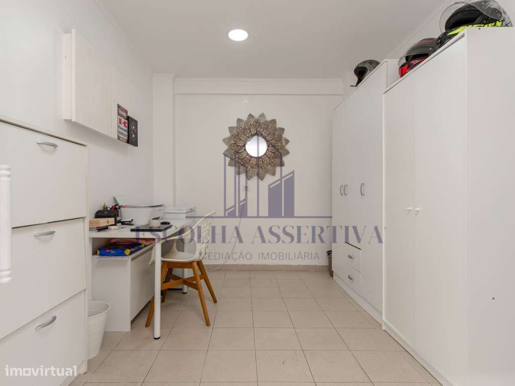 Loja com 95m2 transformada em apartamento T2-23