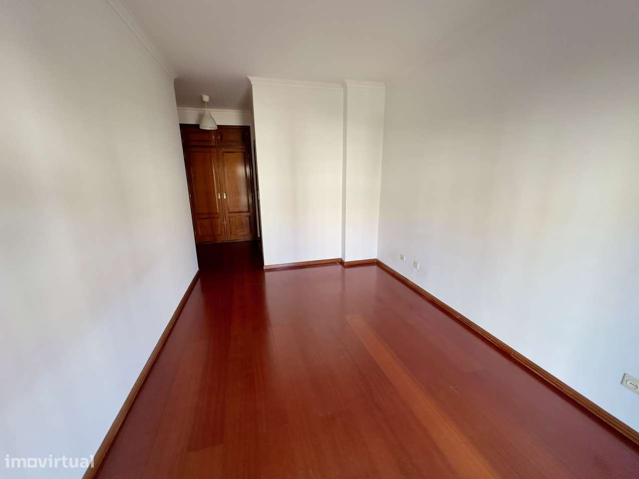 T2 com varanda, elevador e ótima localização - Grande imagem: 4/19