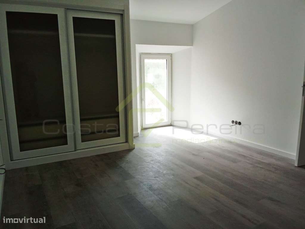 Moradia t3 com espaço exterior a minutos das praias-12