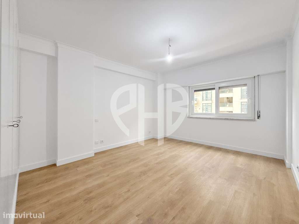 Apartamento T3 Totalmente Remodelado // Estrada da Luz-28