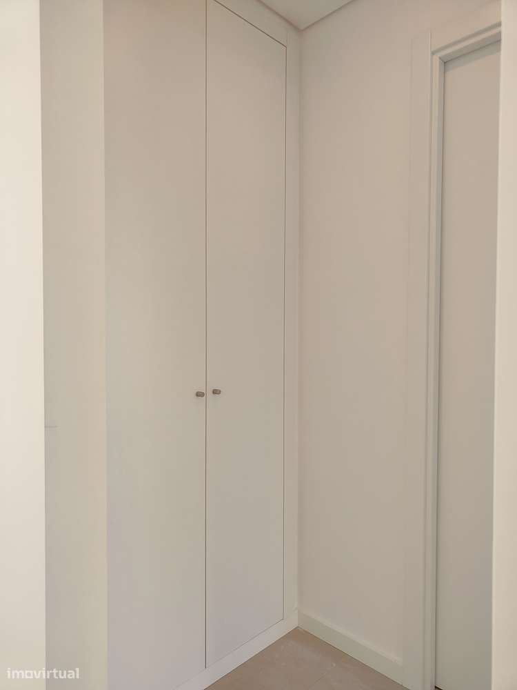 Oferta 1% do Valor de Aqusição - Moradia T4 + 1 com Piscina e Garagem-13