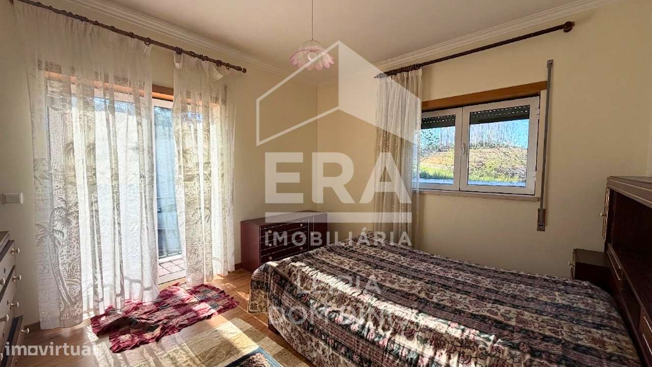 Moradia T4 localizada na zona de Lourais, Leiria-21