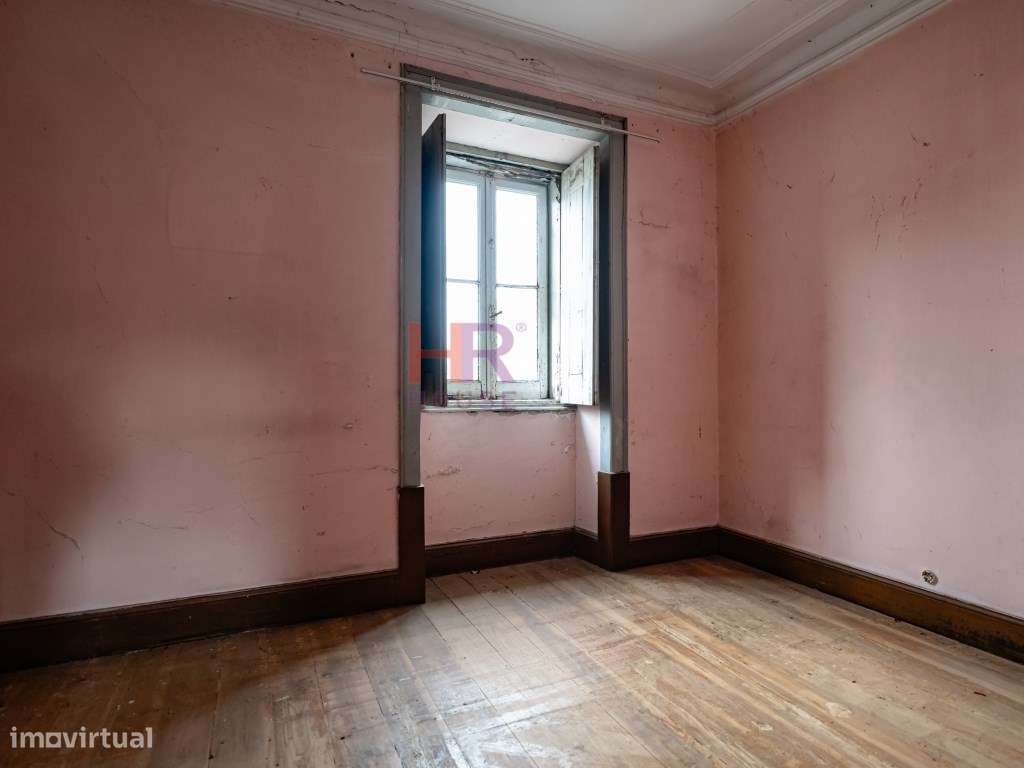 Coimbra, Vende-se Moradia com terreno e jardim.-14