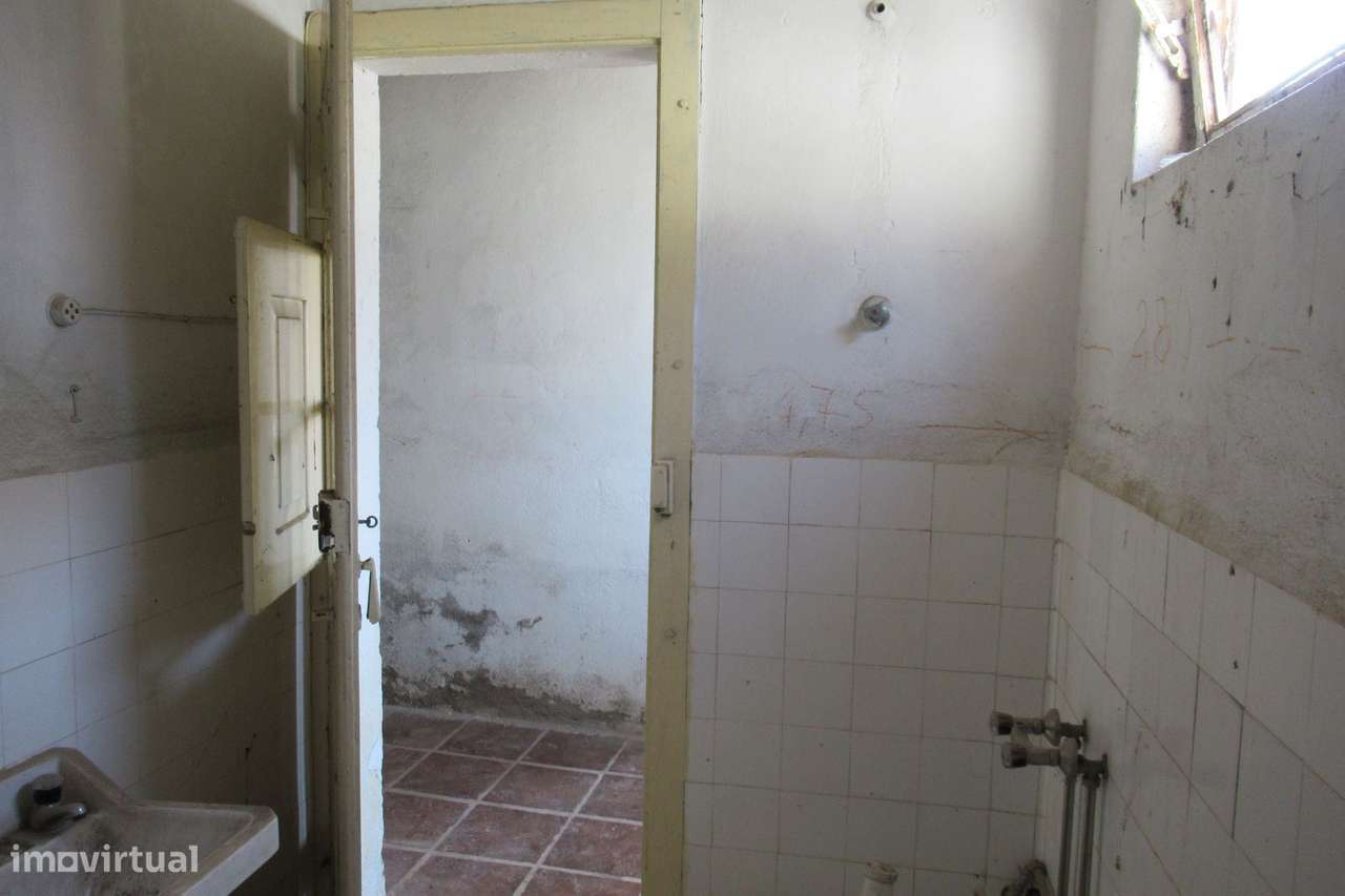 MORADIA V1, 2 GARAGENS E LOGRADOURO.-10