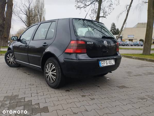 Volkswagen Golf - 3