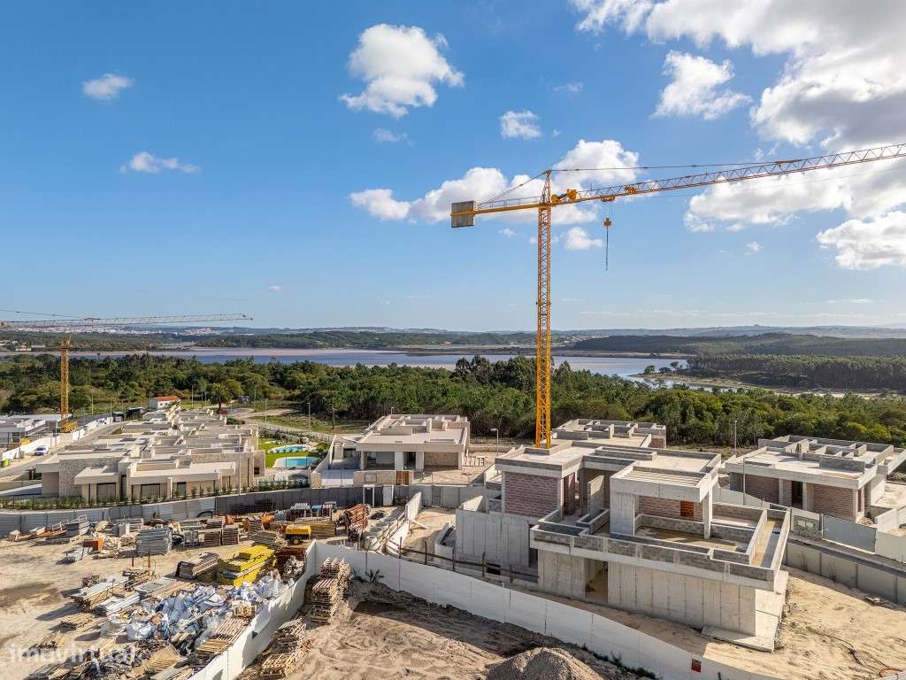 Lote com moradia iniciada junto à Lagoa de Óbidos, golfe e praia-29