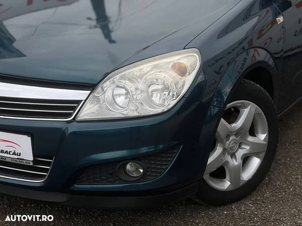 Opel Astra 1.9 CDTI Cosmo - 17