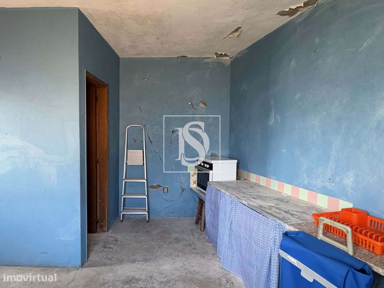 Moradia T1 com 2 pisos e anexos - Grande imagem: 5/13