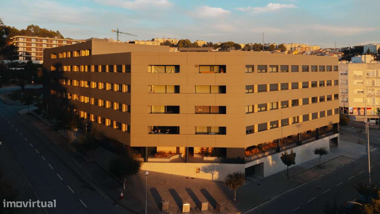 T4 com suite, elevador, garagem e Classe Energética A no centro...-20