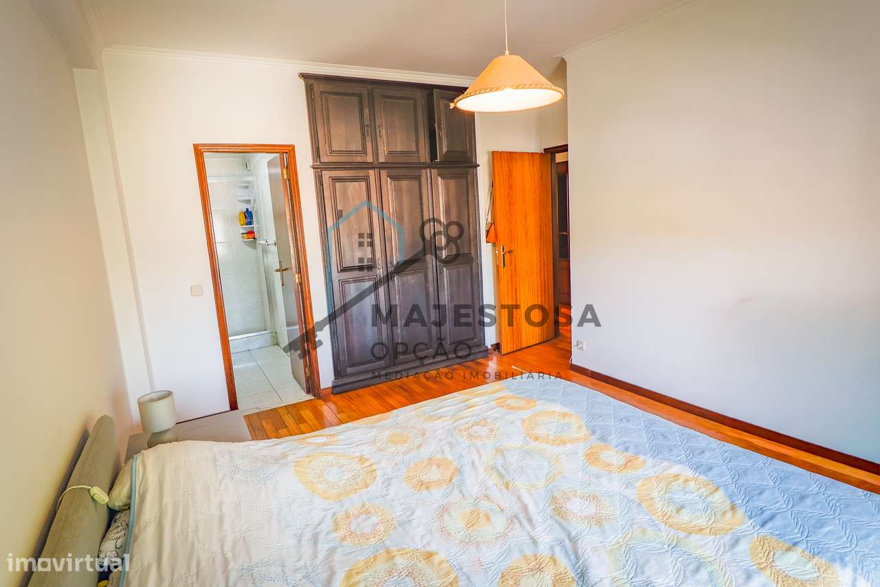 Apartamento T3 no Último Andar com Garagem — Gualtar (Braga)-25