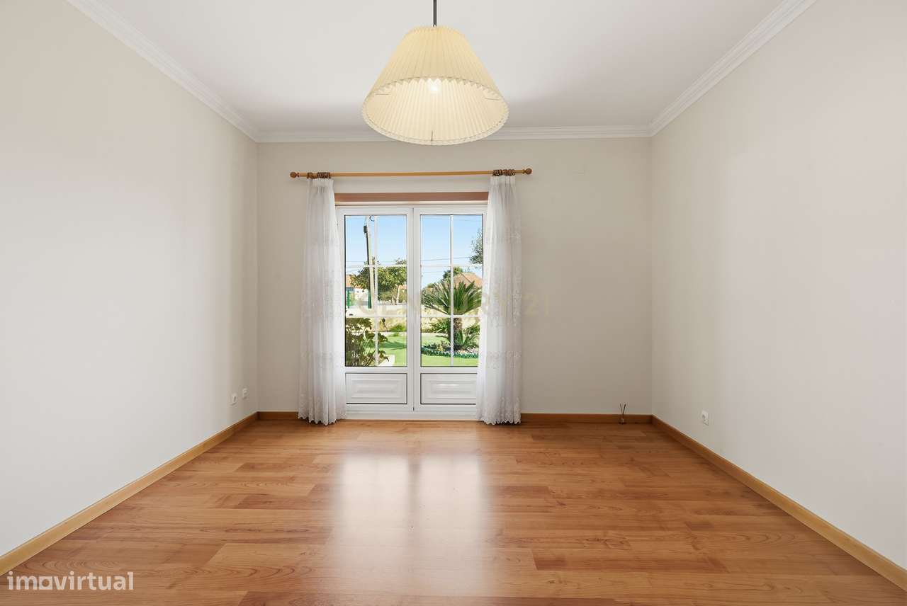 Moradia T5 com Garagem e Piscina em Miragaia, Lourinhã-9