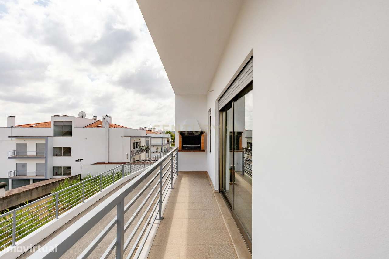 Apartamento T3 de Excelência com Terraço, Garagem Box, no Louriçal - P-27