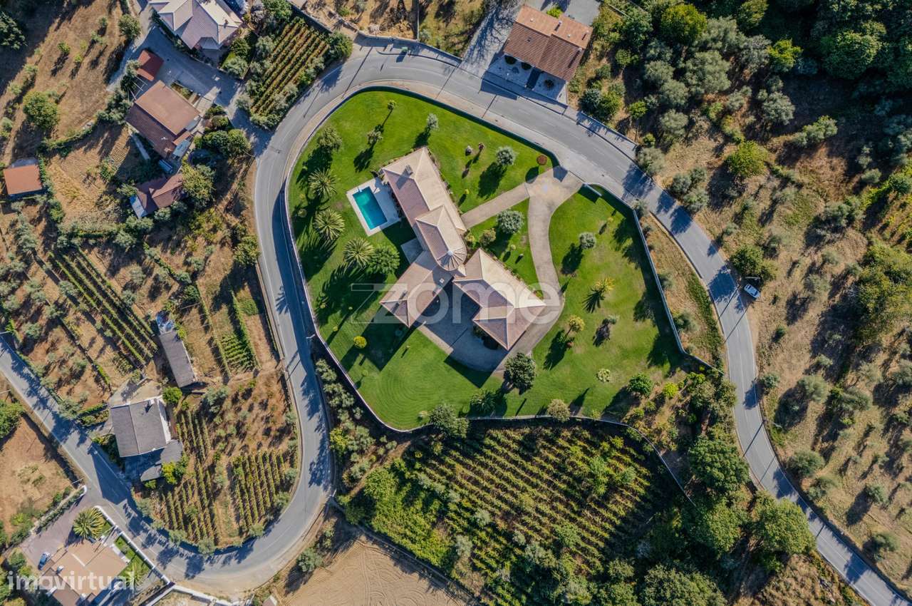 Moradia de Luxo T5+1 em Cavernães, Viseu - Grande imagem: 2/55