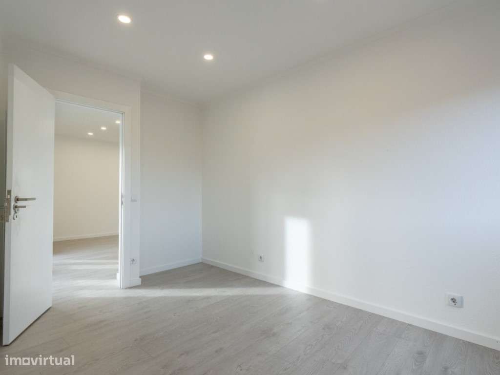 Andar de Moradia T1+1 Totalmente Remodelado | Moita do Norte-7