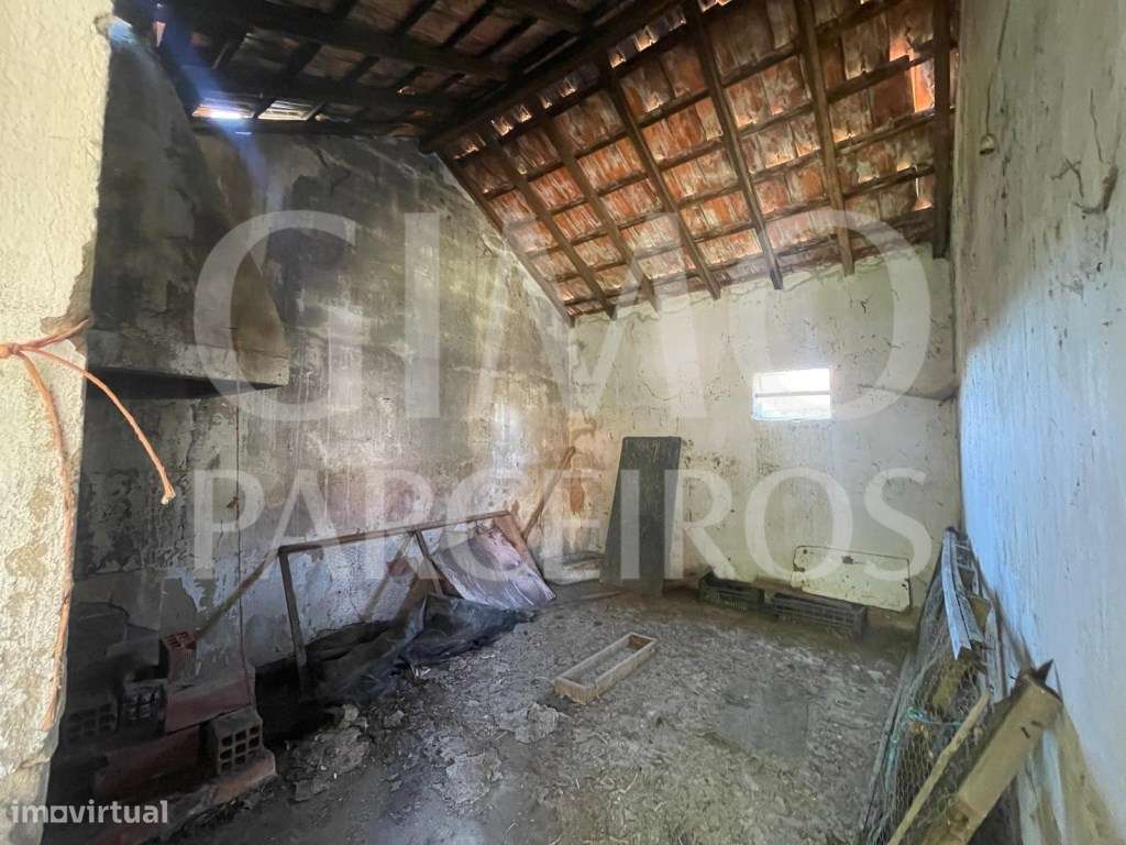 Moradia T4 para Remodelar em Oliveirinha + Terreno a poucos minutos...-6