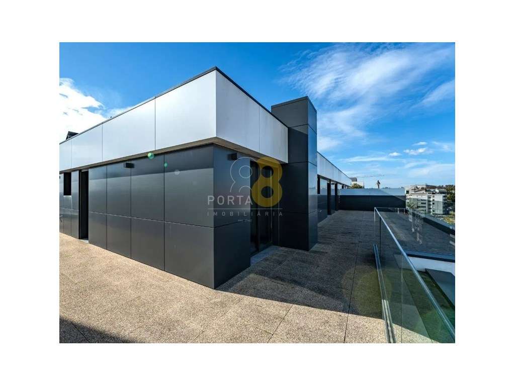 Magnifico T4 Recuado com terraço e 3 frentes na Boavista. - Grande imagem: 2/24