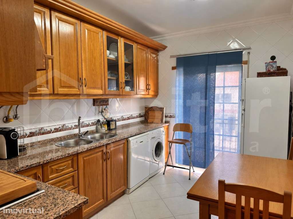 Apartamento T3 com 147 m², varandas, estacionamento e arrecadação-1