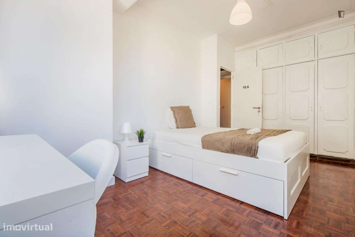 Quarto - localizado em Benfica Lisbon - Grande imagem: 4/10