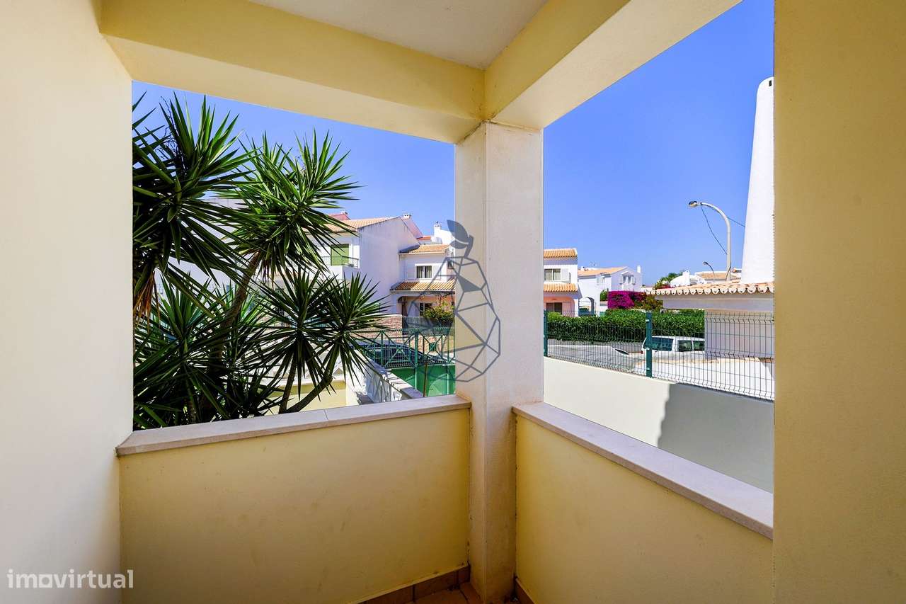 Moradia T5 com Piscina Privada, Jardim e 5 Suites em Montechoro, Albuf-51