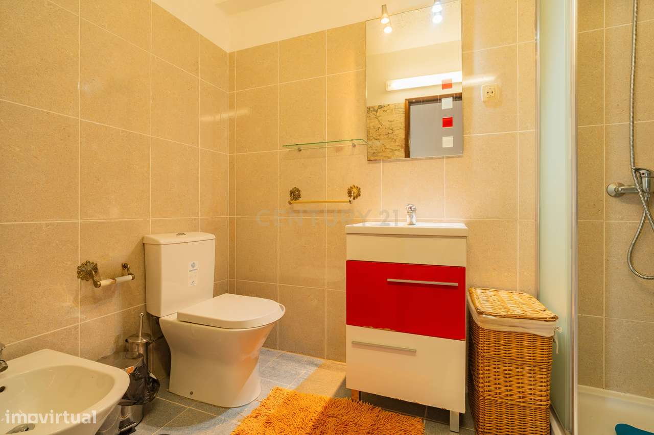Apartamento T2 à Venda | Nazaré | Vista Lateral para o Mar-7
