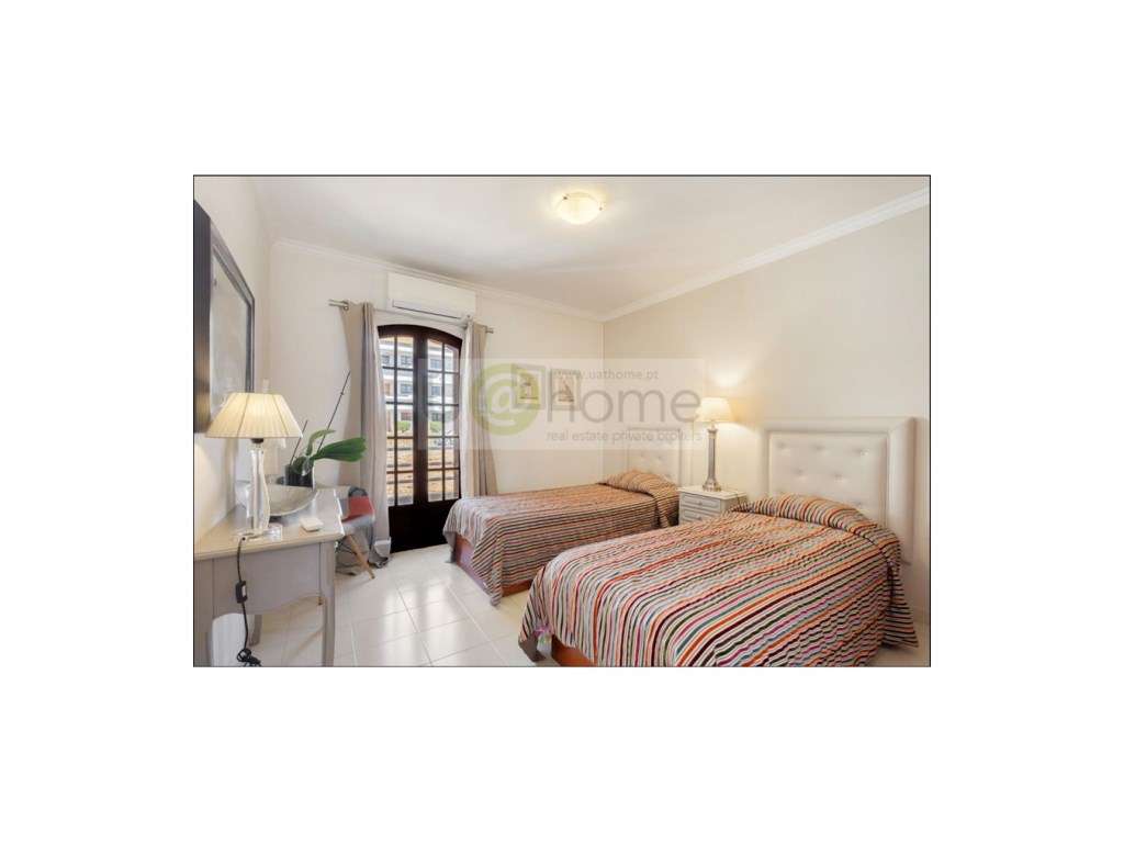 Moradia V4 geminada em Vilamoura perto da Marina-17