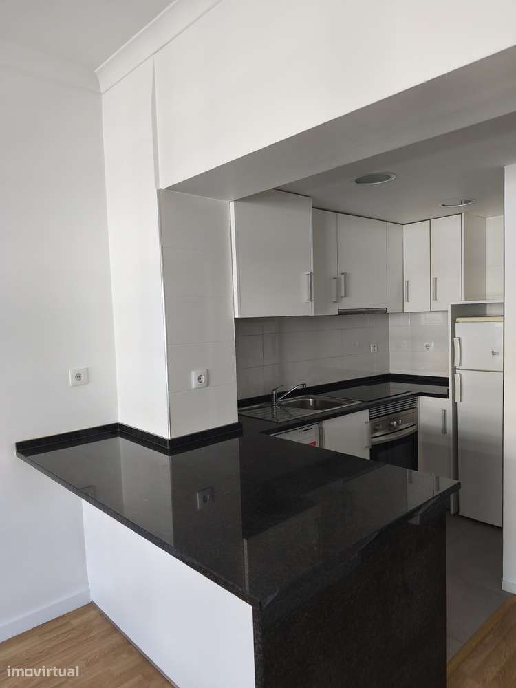 T1 Av. Columbano Bordalo Pinheiro, Bem Conservado, Cozinha Equipada. - Grande imagem: 4/28