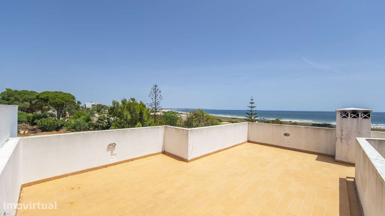 Exclusivo T2 com vista mar na Meia Praia-17