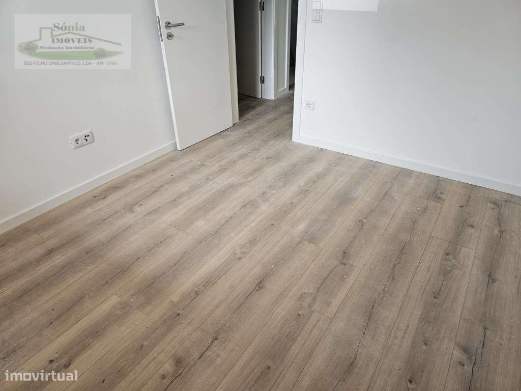 APARTAMENTO T3 EM MASSAMÁ PARA VENDA-10