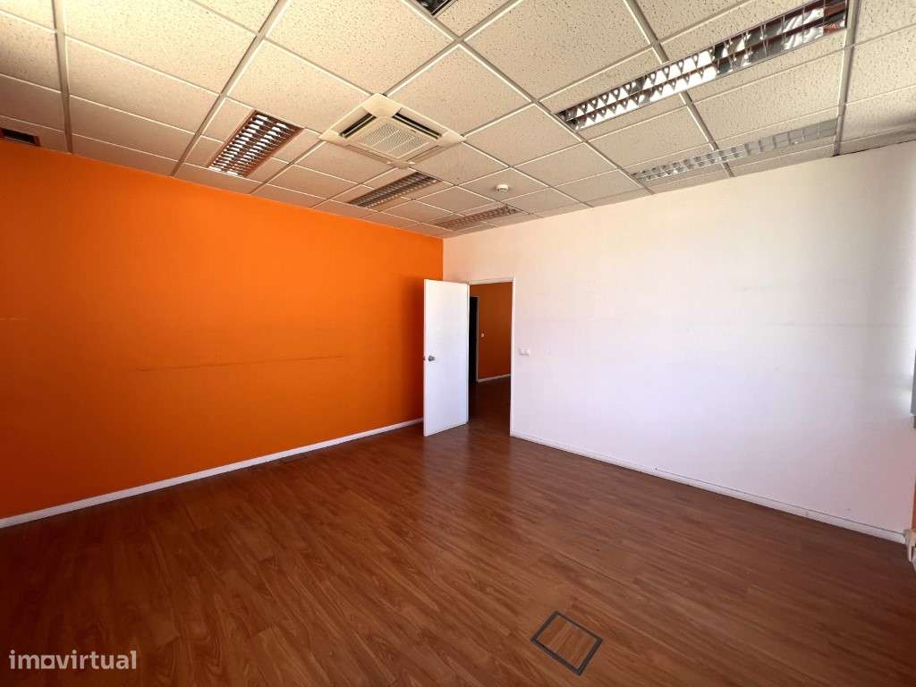 Escritório em Alfragide com 495 m2 - Financiamento até 100% - Grande imagem: 4/16